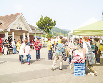 「予土線駅前マルシェ」開催