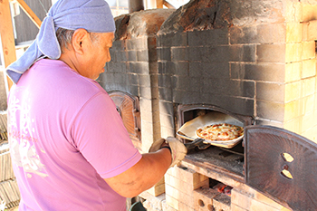 Ikina Muzuki Pizza Making (Muzukijima Island)
