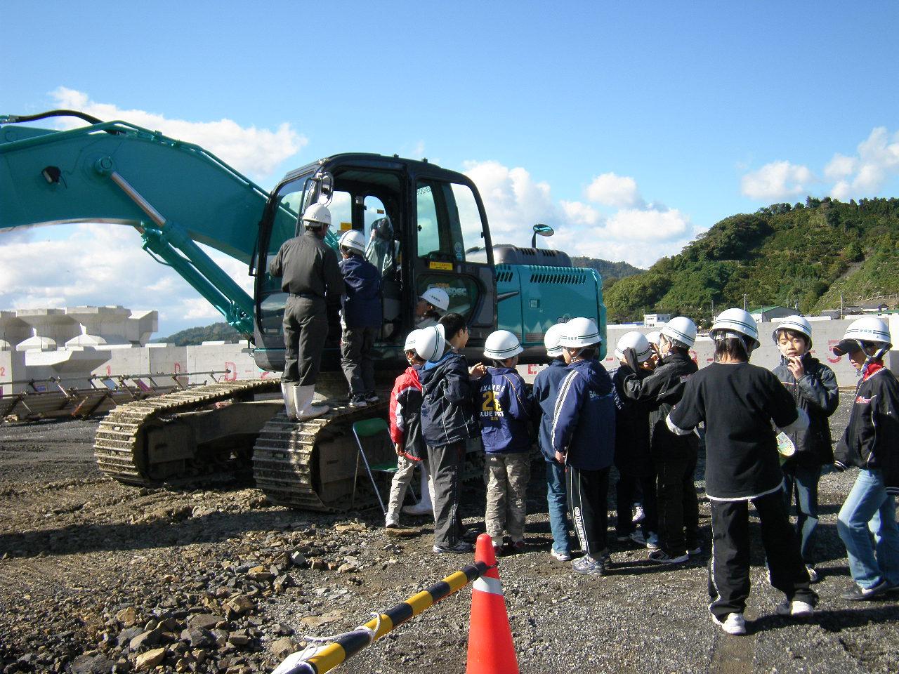 ​建設機械への乗車体験の画像