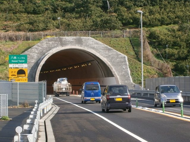 名坂道路供用