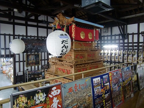 西条市観光交流センター内観1