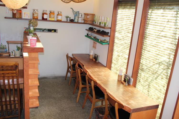 旬彩串ダイニングつづみ内観