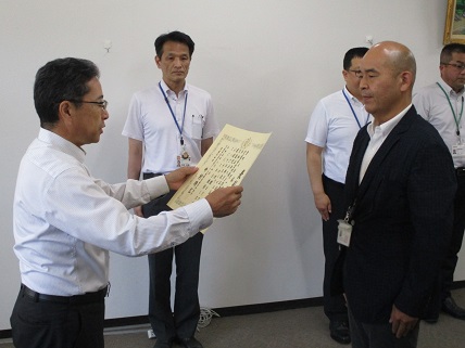 表彰状贈呈の様子の画像