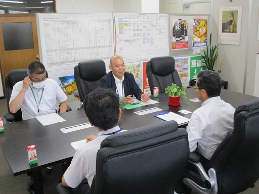 懇談の様子の画像