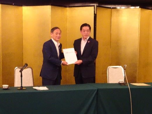 6月30日（日曜日）平成30年7月豪雨災害からの復興等に関する要望（菅内閣官房長官）（松山市）の画像