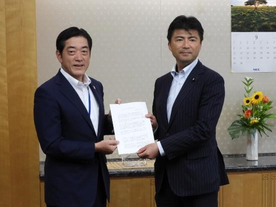 7月31日（水曜日）全国知事会「地方発の行政改革プロジェクトチーム」リーダーとして「行政のスマート化推進に向けた提言」を要請（総務大臣政務官）（東京都）の画像
