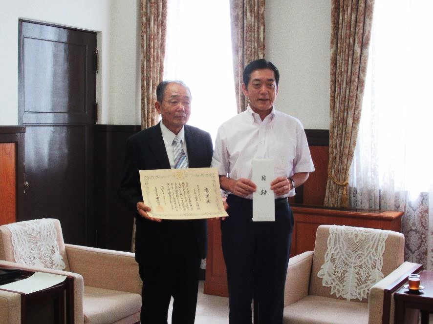 8月21日（水曜日）あったか愛媛NPO応援基金への寄附に伴う感謝状贈呈式（県庁）の画像