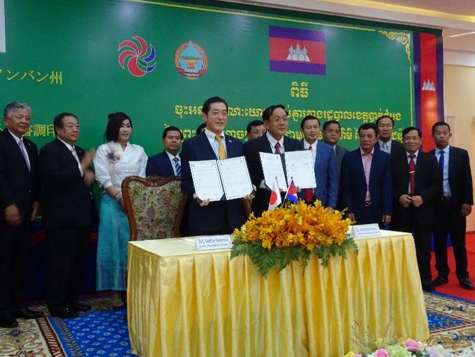 1月15日（水曜日）カンボジアバッタンバン州との友好交流・協力活動の構築に関する覚書調印式（カンボジア）の画像