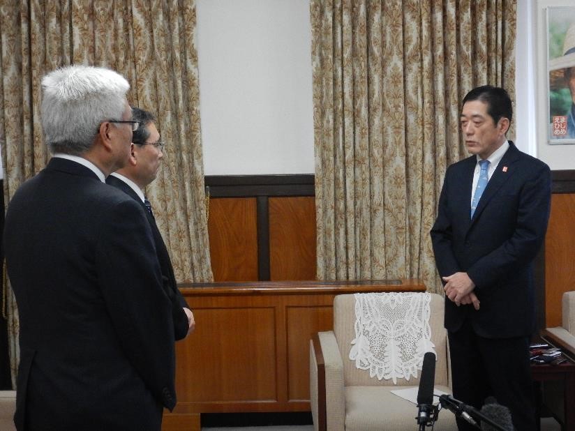 1月27日（月曜日）四国電力社長らの訪問（続発した伊方発電所異常事象に係る同社対応方針に関する報告）（県庁）の画像