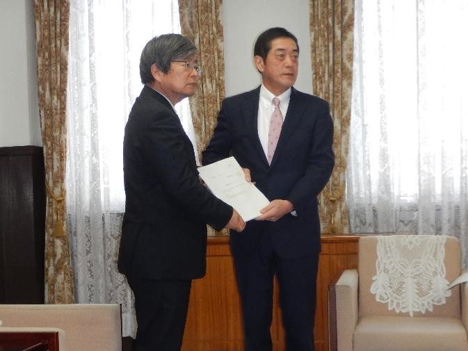 2月12日（水曜日）愛媛県環境審議会会長の訪問（県庁）の画像