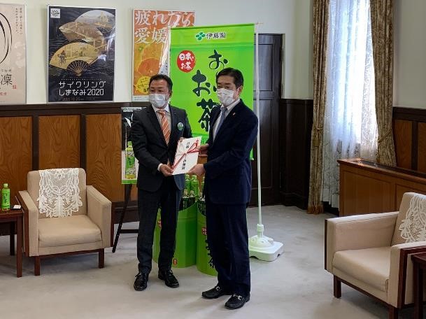 4月9日（木曜日）愛媛県自転車新文化推進基金への寄附に伴う目録贈呈式（県庁）の画像