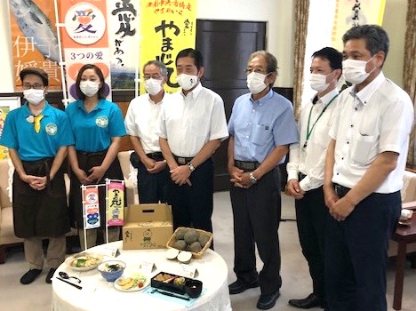 7月13日（月曜日）県庁食堂関係者らの訪問（県産食材を使用したメニューに関する報告）（県庁）の画像