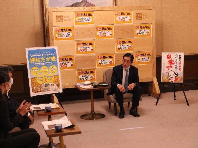 11月17日（火曜日）県内企業ほかの訪問（県産はだか麦を使用したメニューに関する報告）（県庁）の画像