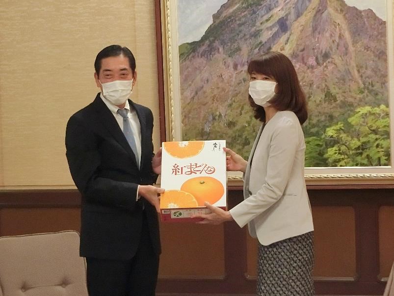 11月24日（火曜日）スポーツキャスター高橋尚子氏らの訪問（県庁）の画像