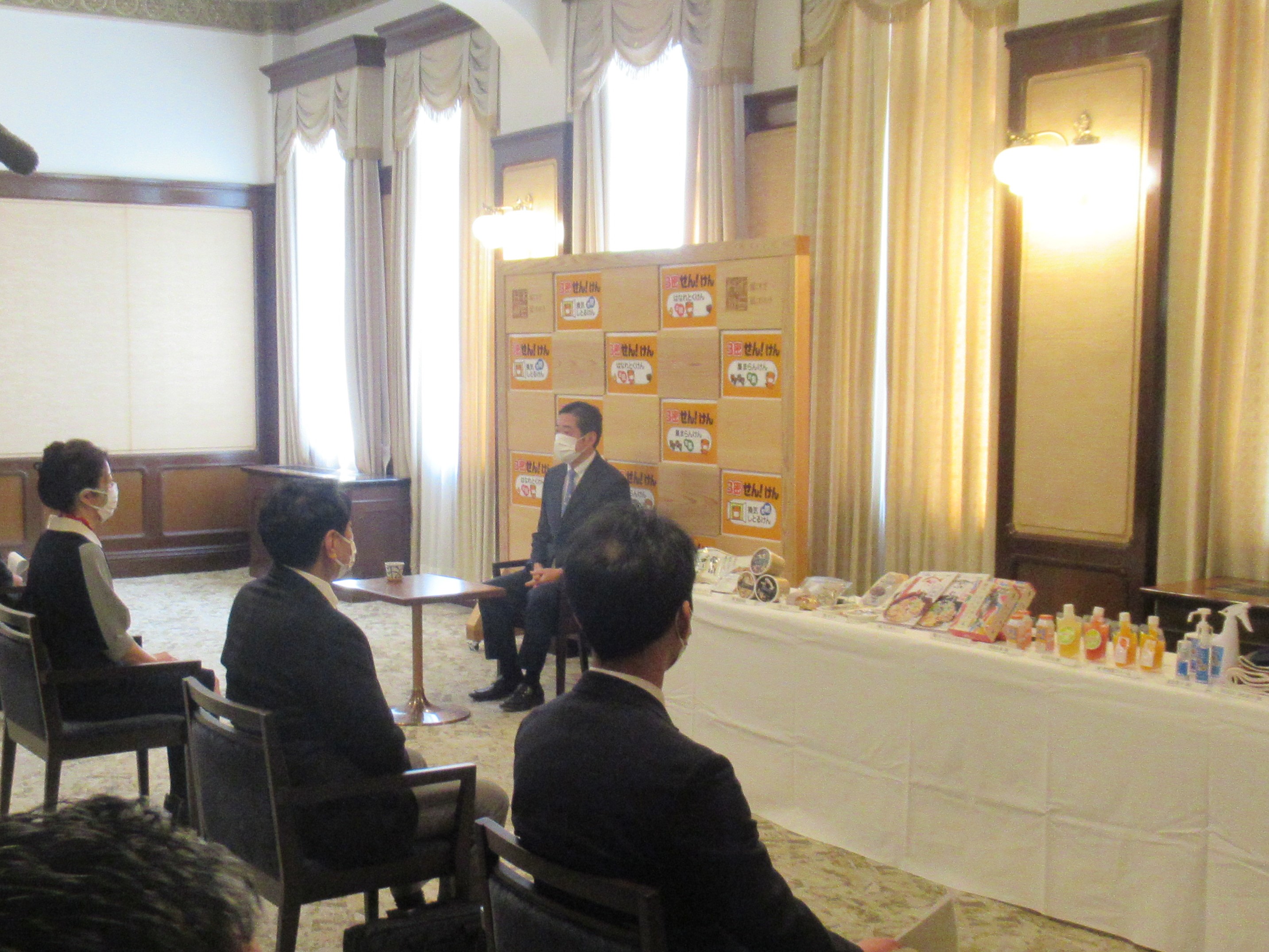3月24日（水曜日）県内企業の訪問（新しい生活様式に対応した商品の開発報告）（県庁）の画像