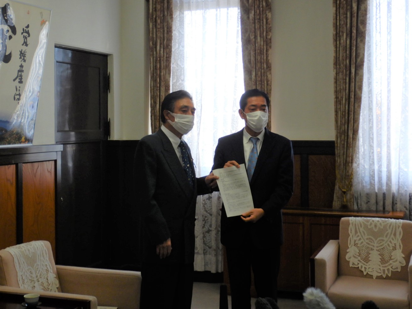 11月18日（木曜日）県議会議長の訪問（伊方発電所の連続トラブル及び保安規定違反事案に係る四国電力の対応に関する県議会議論の報告