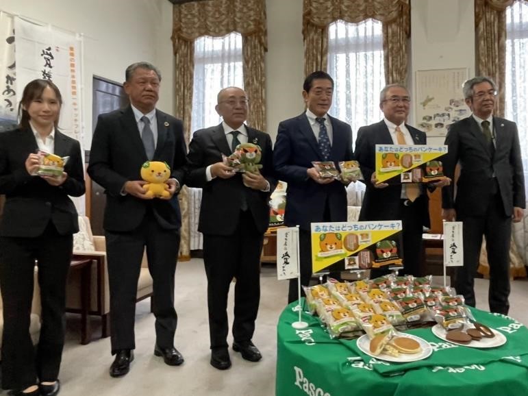 12月24日（金曜日）製パン会社社長らの訪問（県産食材を使用した新商品の販売報告）（県庁）