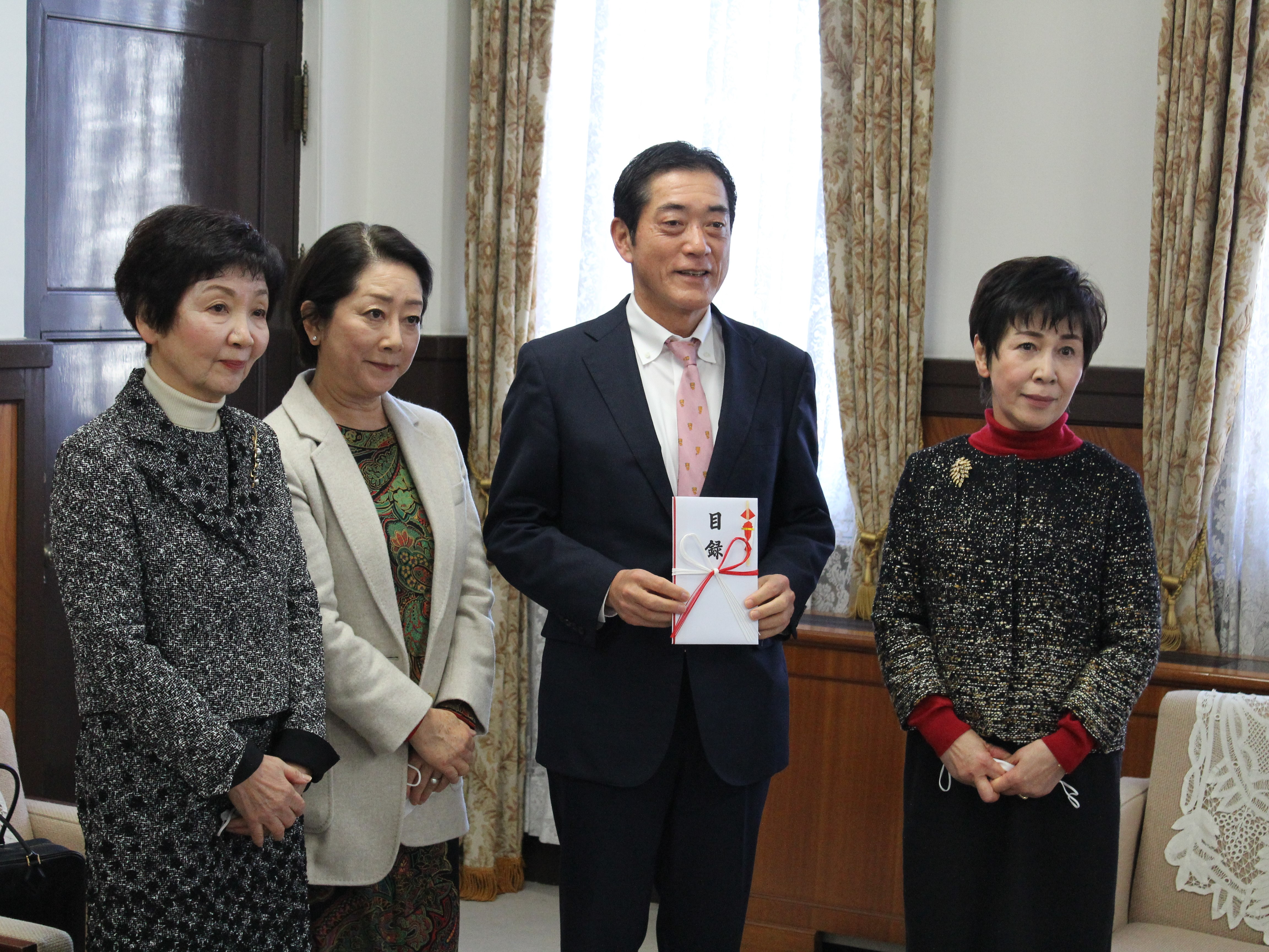 1月7日（金曜日）子どもの愛顏応援ファンドへの寄附に伴う感謝状贈呈式（県庁）の画像