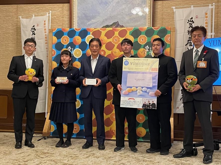 2月28日（火曜日）菓子製造販売会社、県立松山東高等学校の訪問（県産食材を使用した商品の販売報告）（県庁）の画像