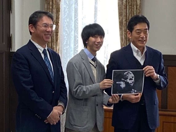 3月8日（水曜日）県出身の映画監督 西山将貴氏らの訪問（県庁）の画像