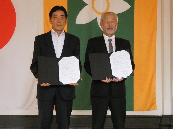 3月24日（金曜日）松山東雲女子大学とのデジタル人材育成のための専攻の設置・運営に関する連携協定書調印式（県庁）の画像