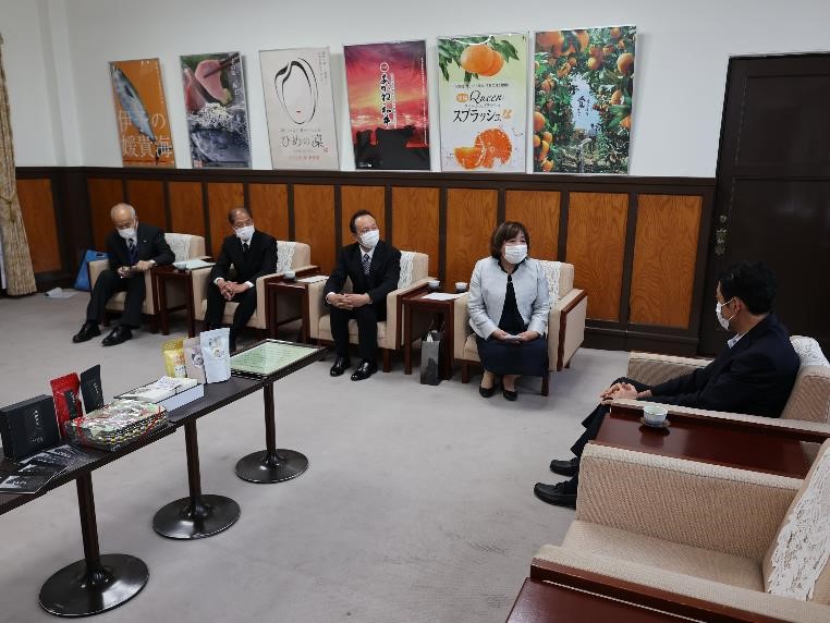 4月25日（火曜日）石鎚黒茶製造技術保存会の訪問（同技術の国重要無形民俗文化財の指定に関する報告）（県庁）