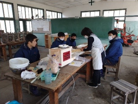 収量調査方法を指導