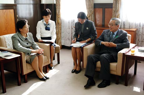 4月23日（金曜日）中国大連市人民代表大会代表団の表敬（県庁）の画像