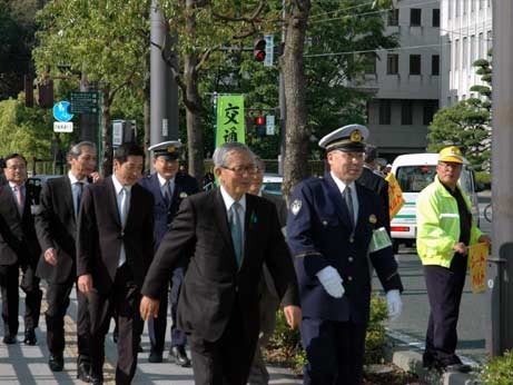 5月11日（金曜日）春の全国交通安全運動「目指せ“アンダー100”「えひめの輪」作戦」（県庁周辺）の画像