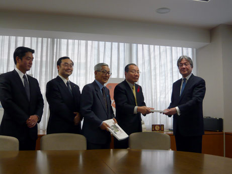 12月20日（木曜日）「四国八十八箇所霊場と遍路道」の世界文化遺産登録について再提案書を提出（東京都）の画像