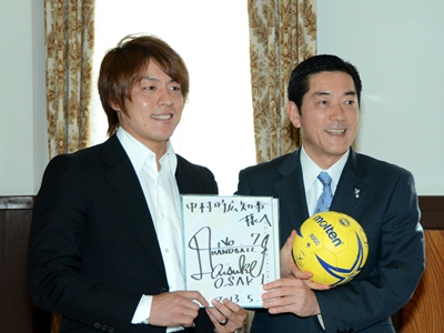 5月2日（木曜日）ハンドボール元全日本代表　宮崎大輔氏の訪問（県庁）