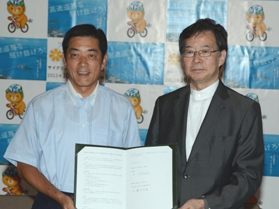 9月18日（水曜日）松山東雲女子大学・松山東雲短期大学との連携に関する包括協定書調印式（県庁）の画像
