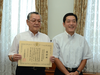 10月4日（金曜日）あったか愛媛NPO応援基金への寄附に伴う感謝状贈呈式（県庁）の画像