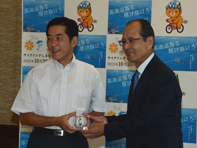 10月8日（火曜日）世界少年野球推進財団理事長の訪問（県庁）