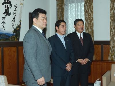 10月25日（金曜日）日本相撲協会北陣親方、片男波親方の訪問（県庁）の画像