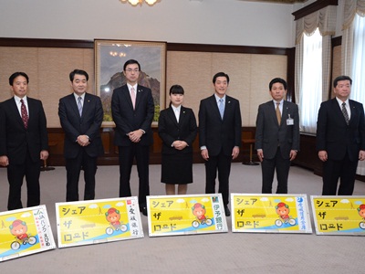 3月24日（月曜日）「シェア・ザ・ロード」デザイン最優秀賞表彰式（県庁）の画像