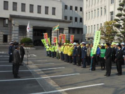 4月10日（木曜日）交通安全人の輪作戦（県庁）の画像