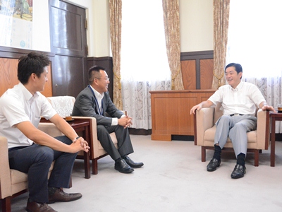 8月7日（木曜日）松山フェニックス監督・選手らの訪問（県庁）の画像