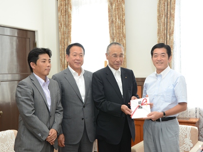 8月22日（金曜日）福祉施設への「ポップサーカス愛媛公演」招待券贈呈式（県庁）の画像