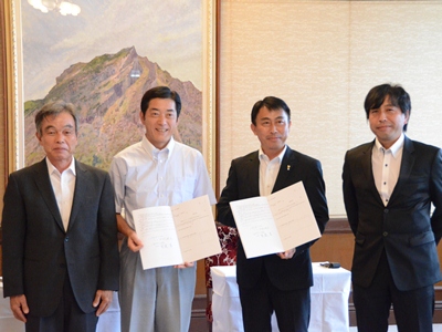 8月22日（金曜日）愛媛レンタルテント協同組合との災害時におけるテントの供給等に関する協定書調印式（県庁）の画像