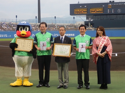 8月24日（日曜日）東京ヤクルトスワローズ対横浜DeNAベイスターズ公式戦（株式会社ヤクルト球団からの寄附贈呈式）（松山市内）の画像