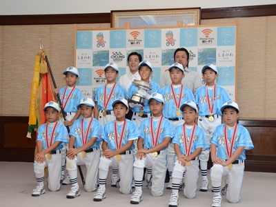 8月26日（火曜日）和気軟式野球クラブ選手・監督らの訪問（県庁）の画像