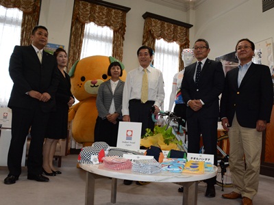 10月14日（火曜日）タオルメーカー関係者らの訪問（今治タオルを使用したサイクリスト向け製品の開発報告）（県庁）の画像