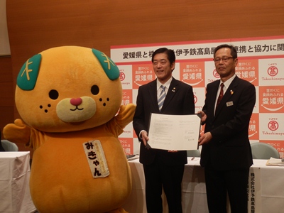 10月15日（水曜日）株式会社伊予鉄高島屋との連携と協力に関する包括協定書調印式（松山市内）の画像