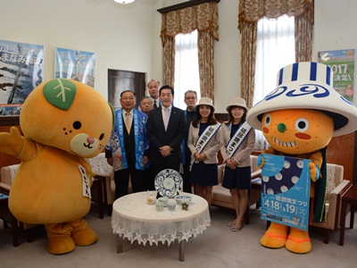 月15日（水曜日）砥部町長、砥部焼まつり大使らの訪問（県庁）