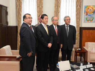 11月8日（火曜日）製紙会社及び機械器具製造会社の訪問（CNF成形体の開発報告）（県庁）の画像