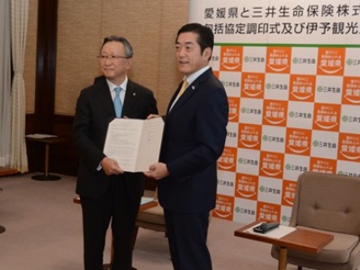 11月10日（木曜日）三井生命保険株式会社との連携と協力に関する包括協定書調印式及び伊予観光大使委嘱式（県庁）の画像