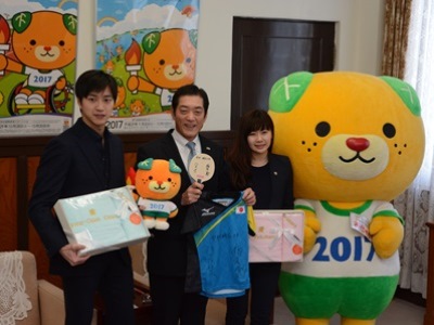 1月25日（水曜日）プロ卓球選手福原愛氏、江宏傑氏夫妻の訪問（県庁）の画像