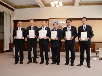 3月16日（木曜日）生活困窮者等への緊急食糧支援ネットワーク構築に係る協定書等調印式（県庁）の画像