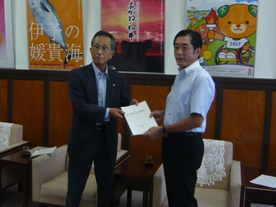 7月31日（月曜日）愛媛県科学技術振興会議委員長の訪問（愛媛県科学技術振興指針改訂に関する報告）（県庁）の画像